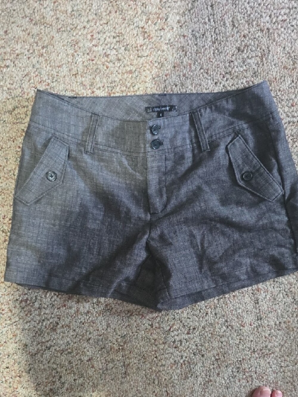 Daisy Fuentes Gray Button-Front Jean Shorts - Picture 2 of 3